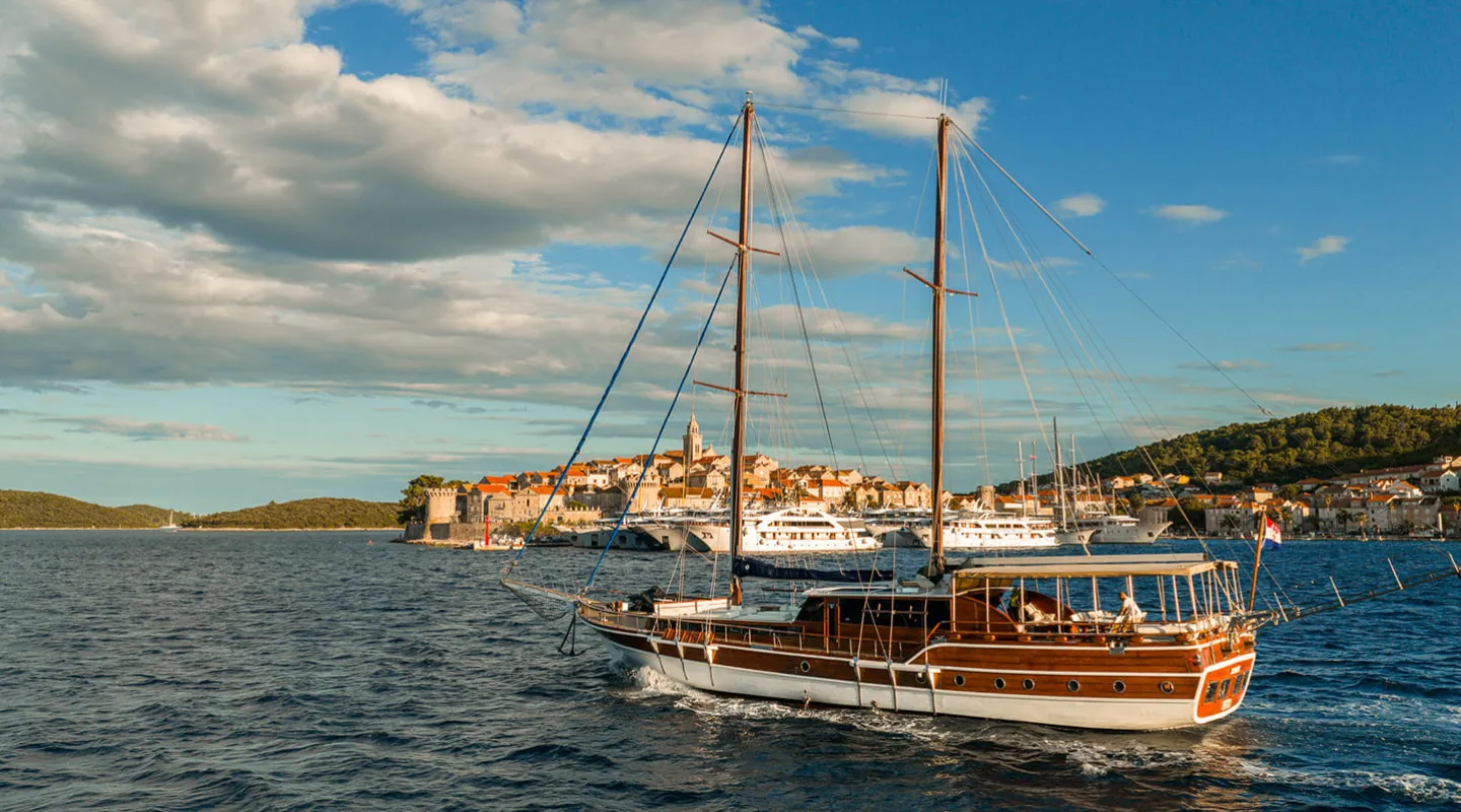 ELEGANZA Cruising by Korčula town