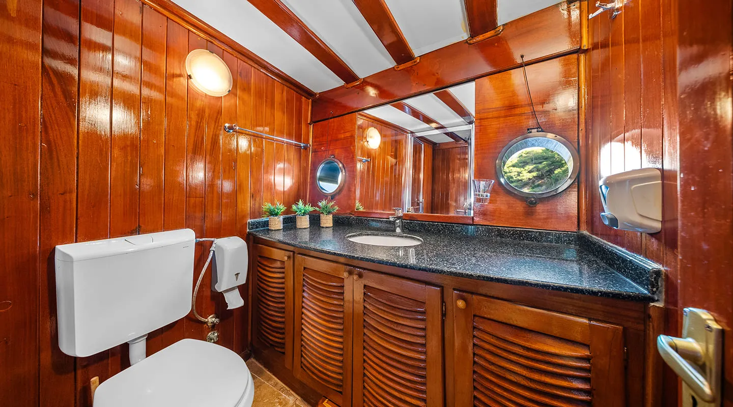 ELEGANZA Master cabin en suite