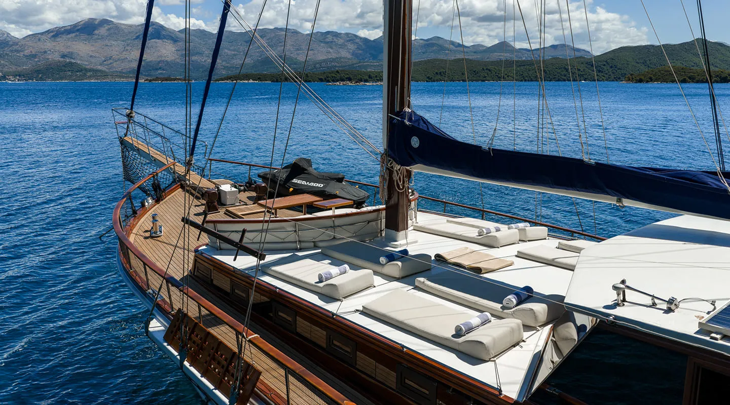 ELEGANZA Sun deck