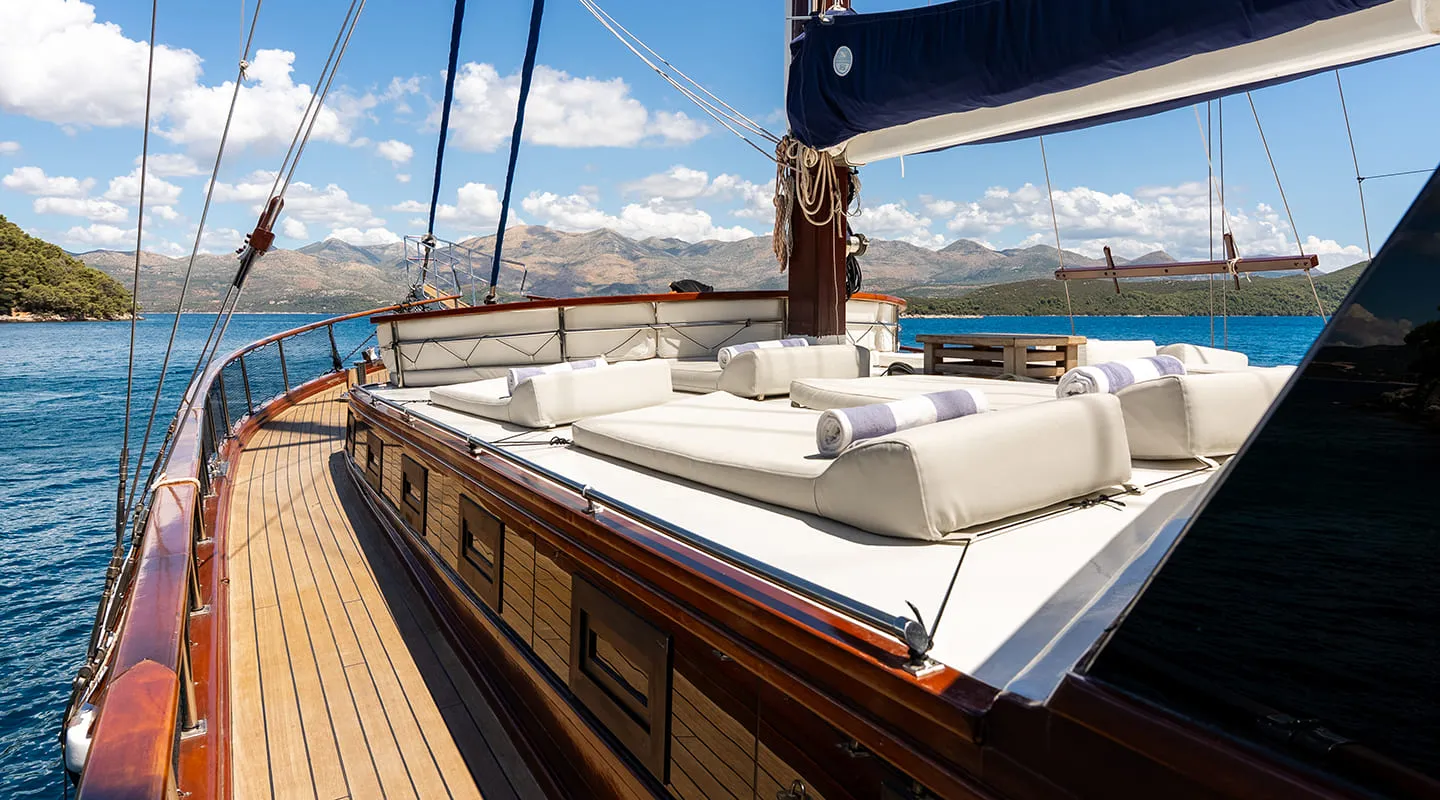 ELEGANZA Sun deck