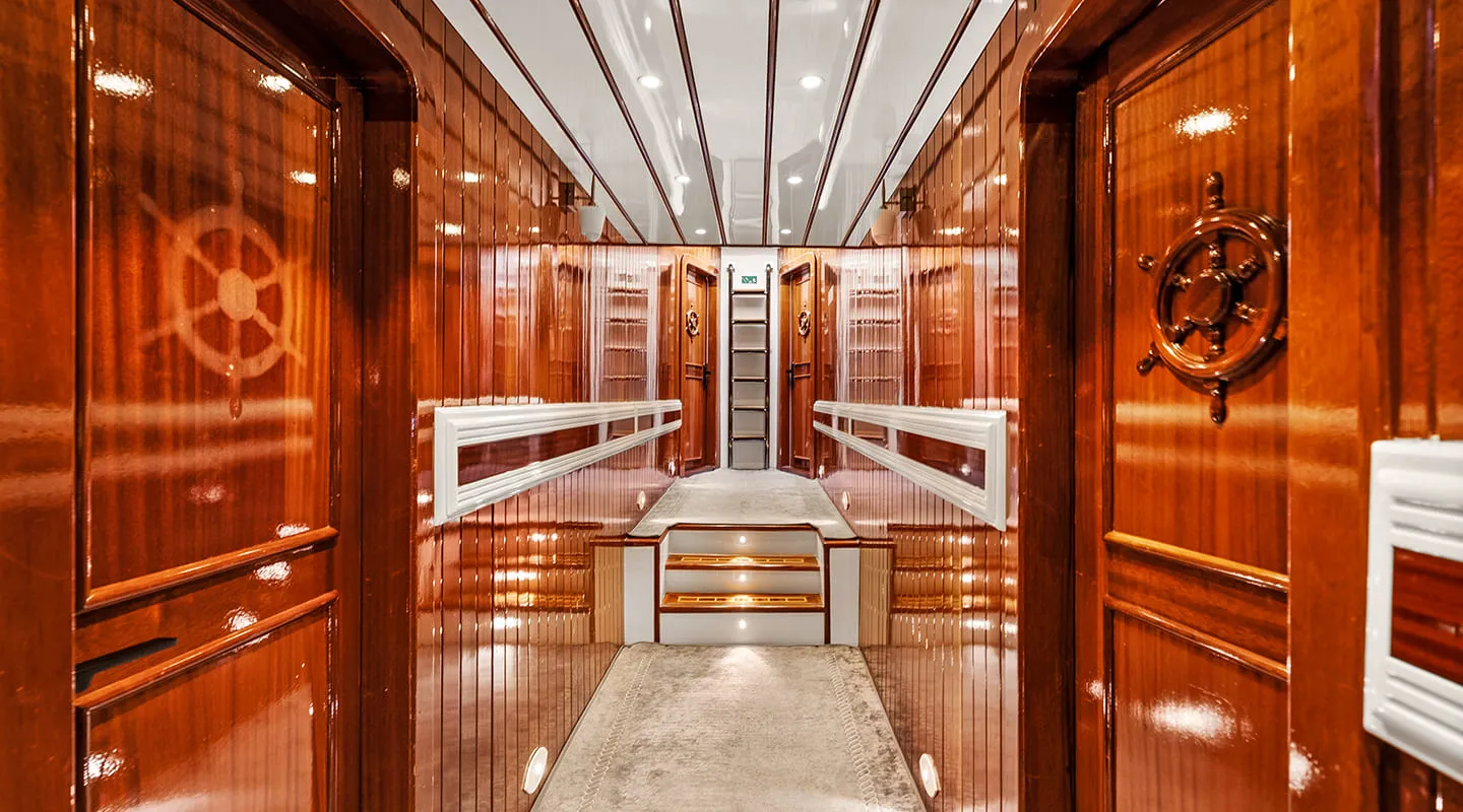 ESMA SULTAN Hallway