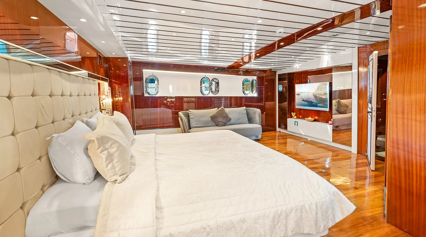 ESMA SULTAN Master cabin