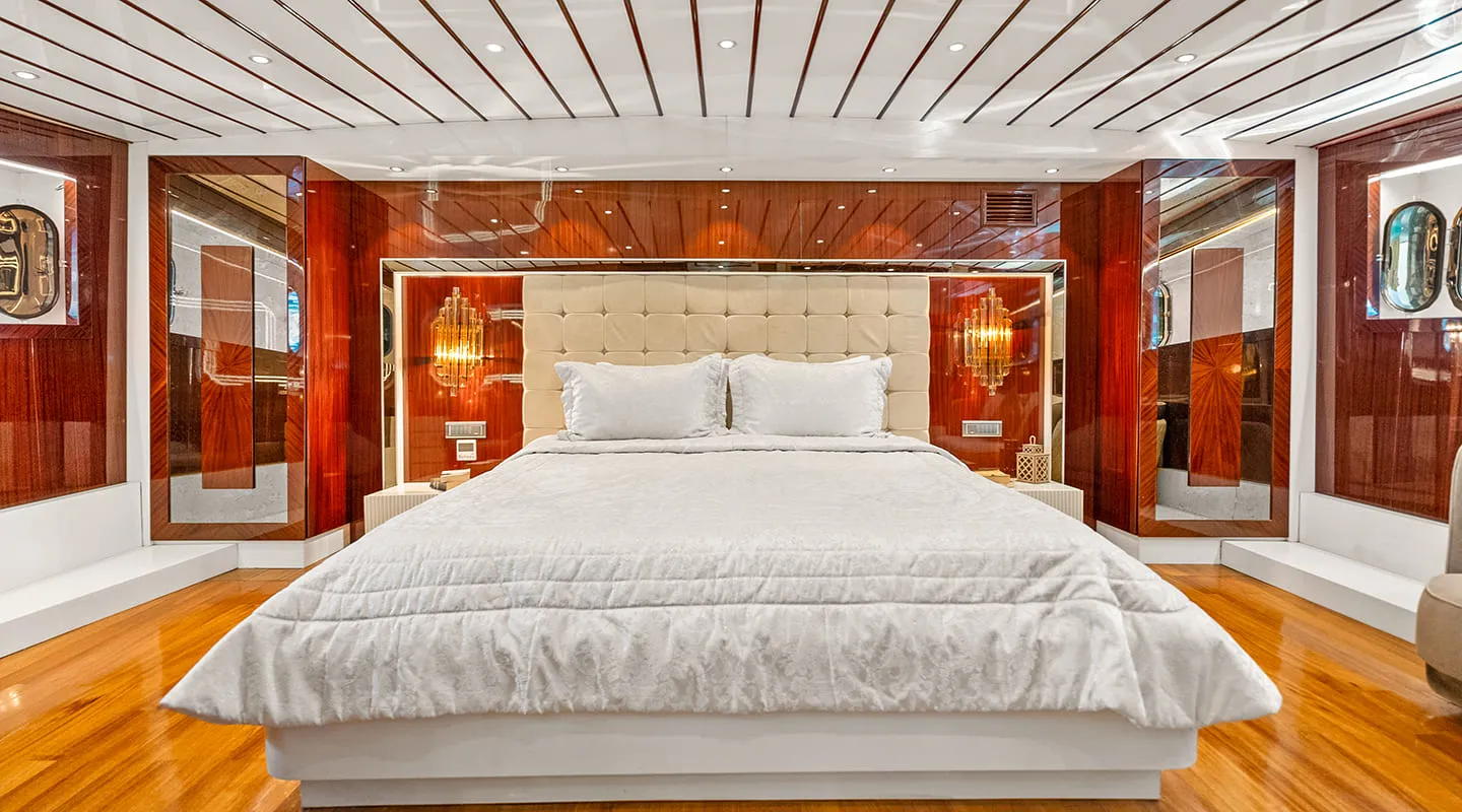 ESMA SULTAN Master cabin