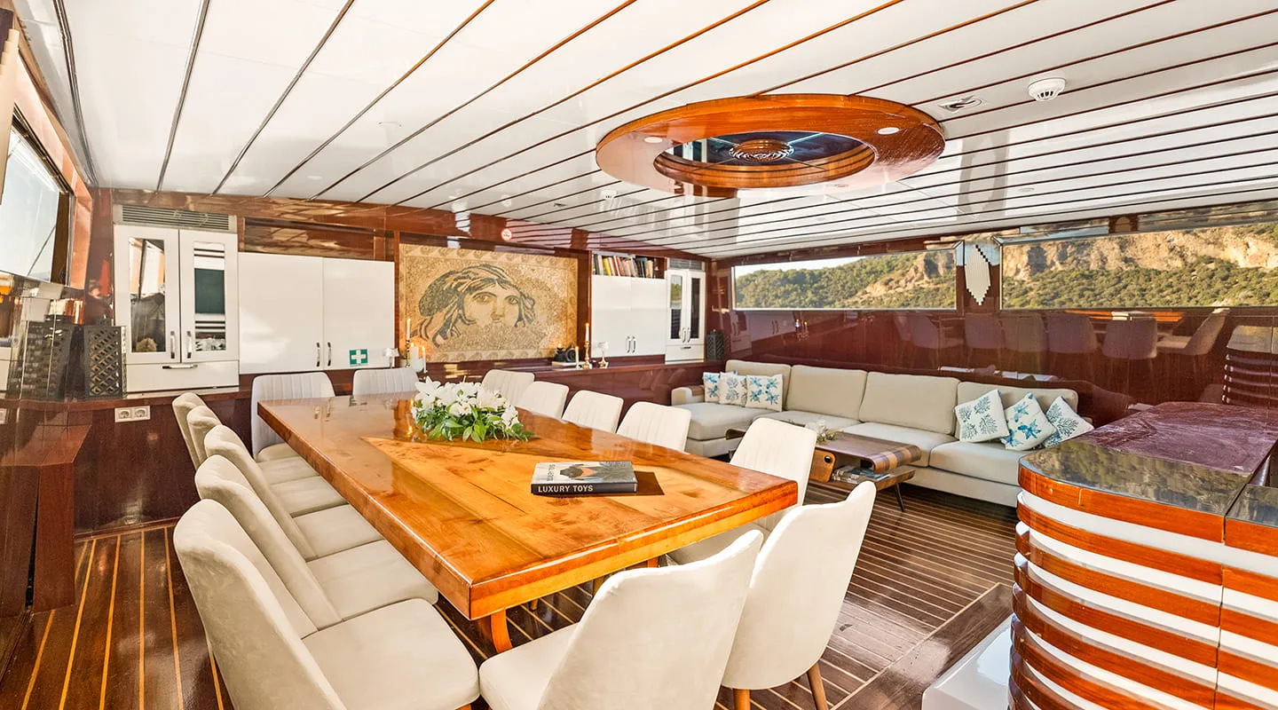 ESMA SULTAN Saloon