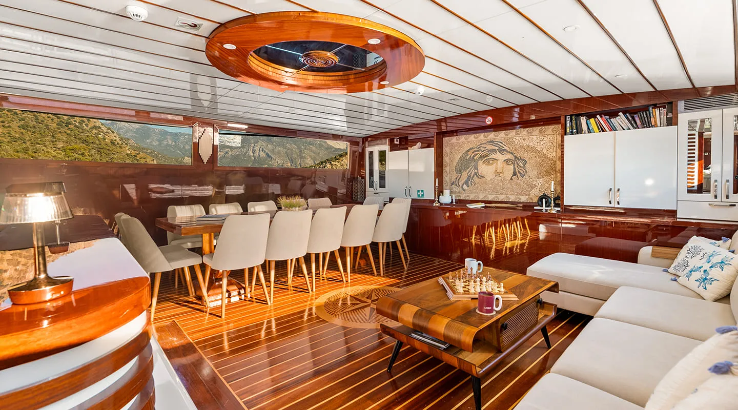 ESMA SULTAN Saloon