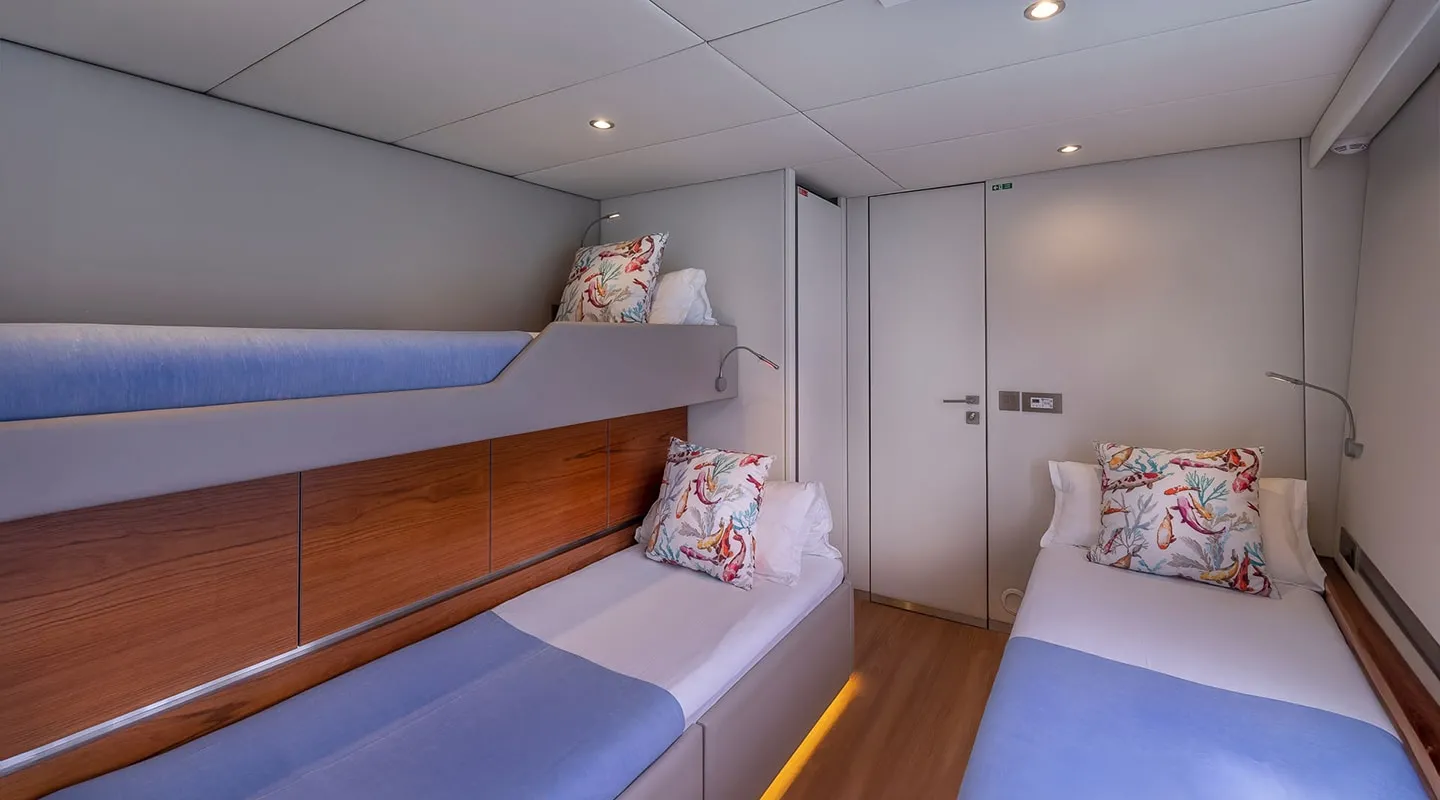 FANTASTIC TOO Triple cabin