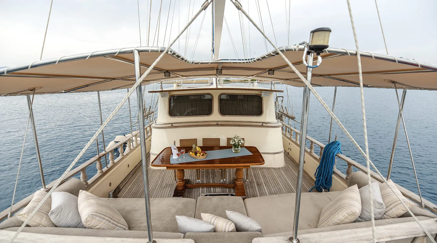 FARALYA Aft deck