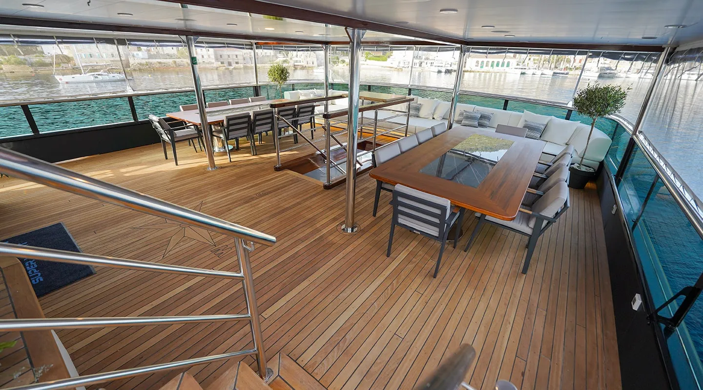FREEDOM Aft deck