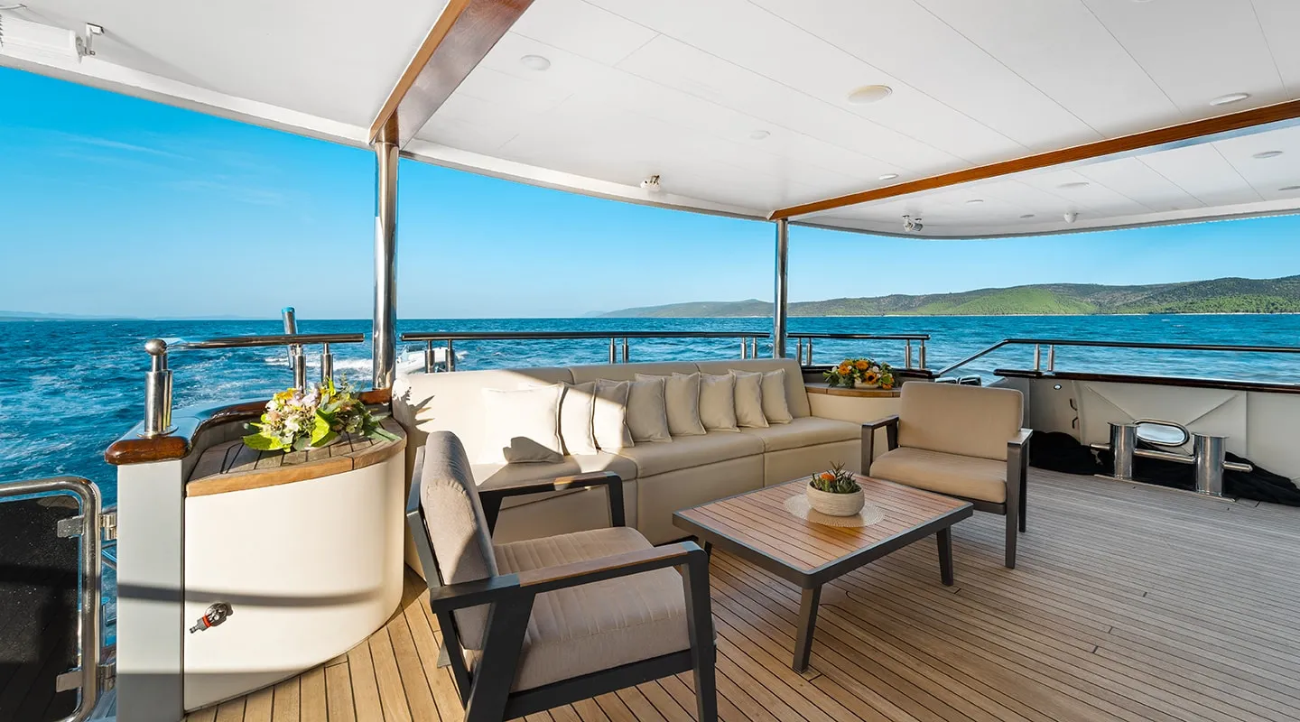 FREEDOM Aft deck