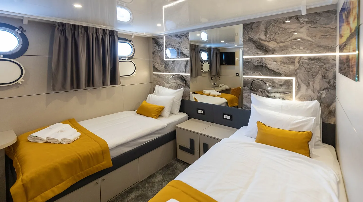 FREEDOM Twin cabin