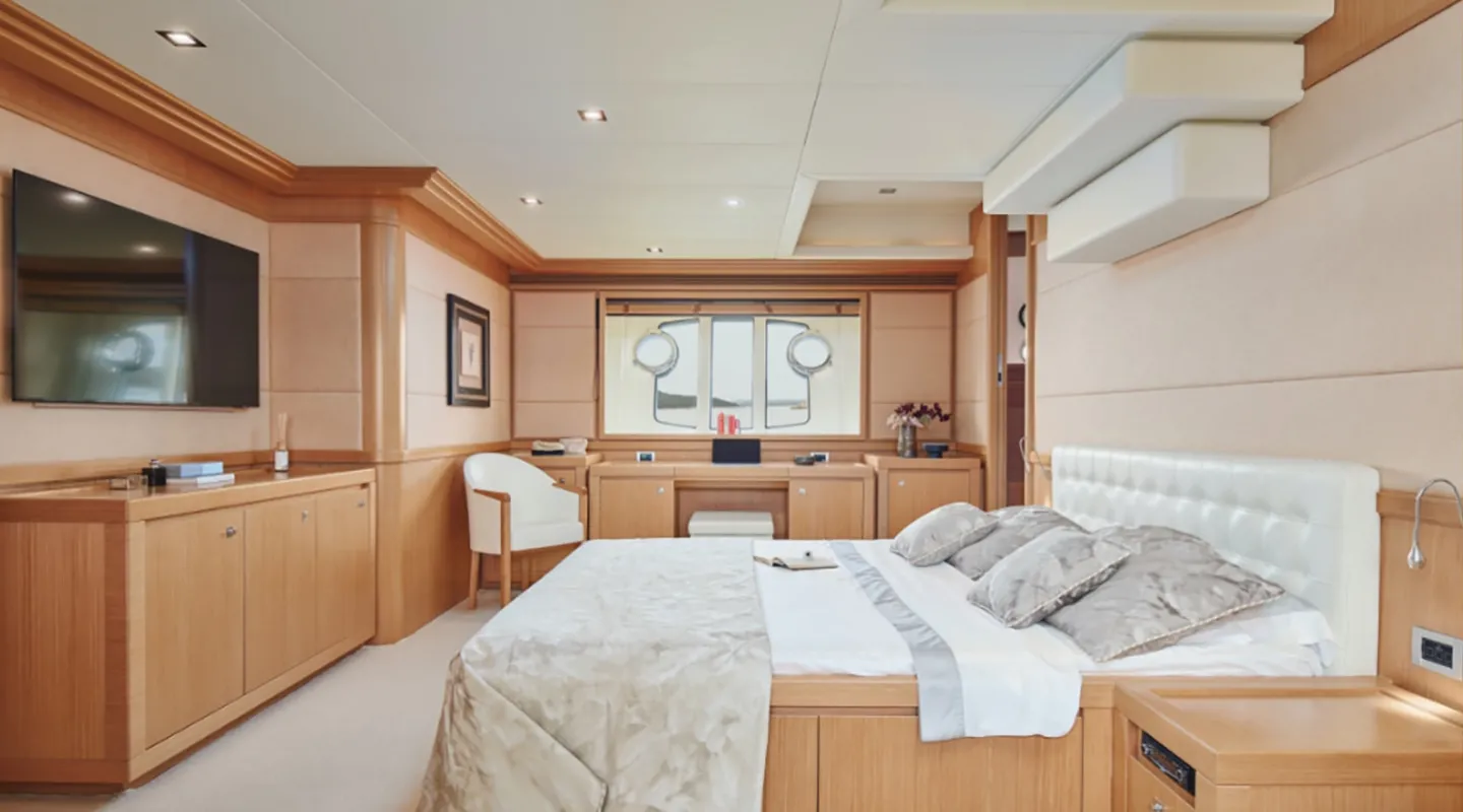 FRIENDS BOAT Master cabin