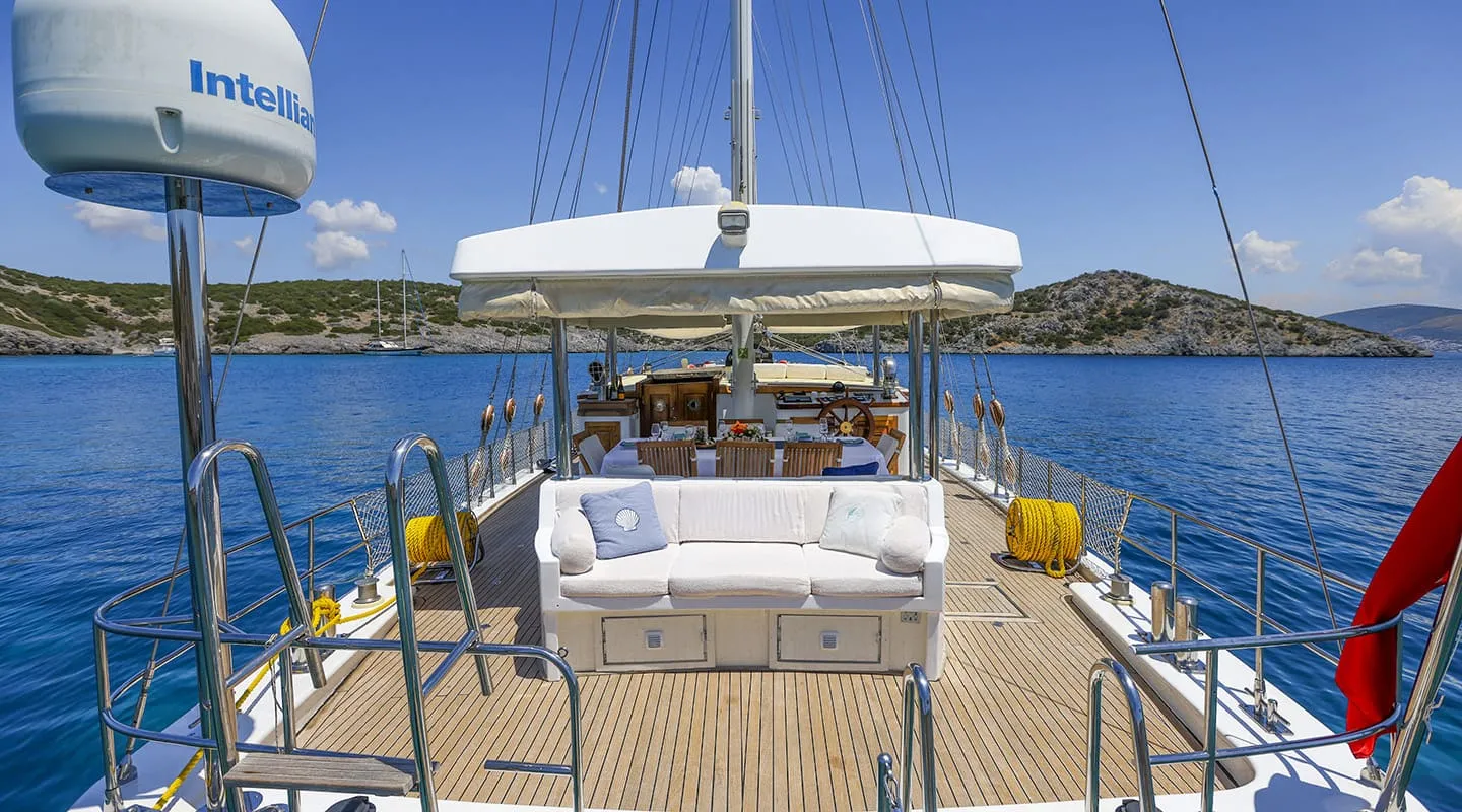 GAZELLA Aft deck