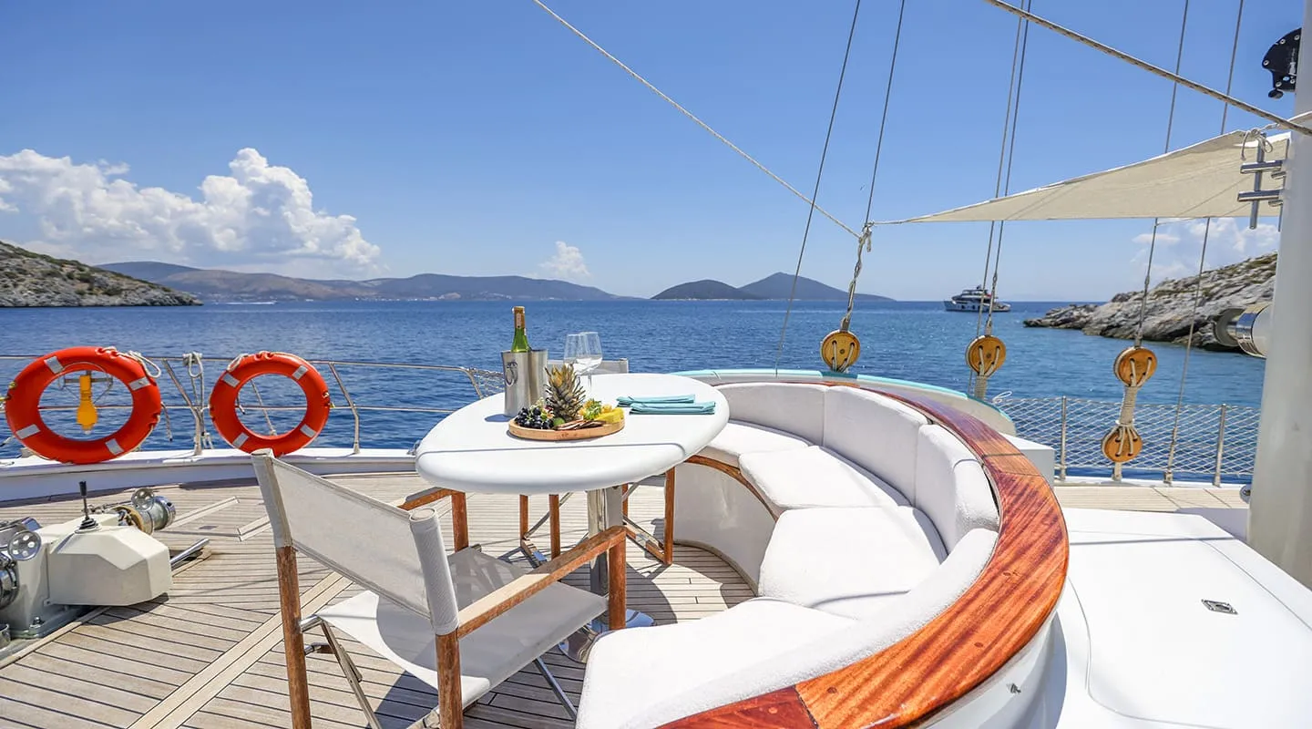GAZELLA Bow deck