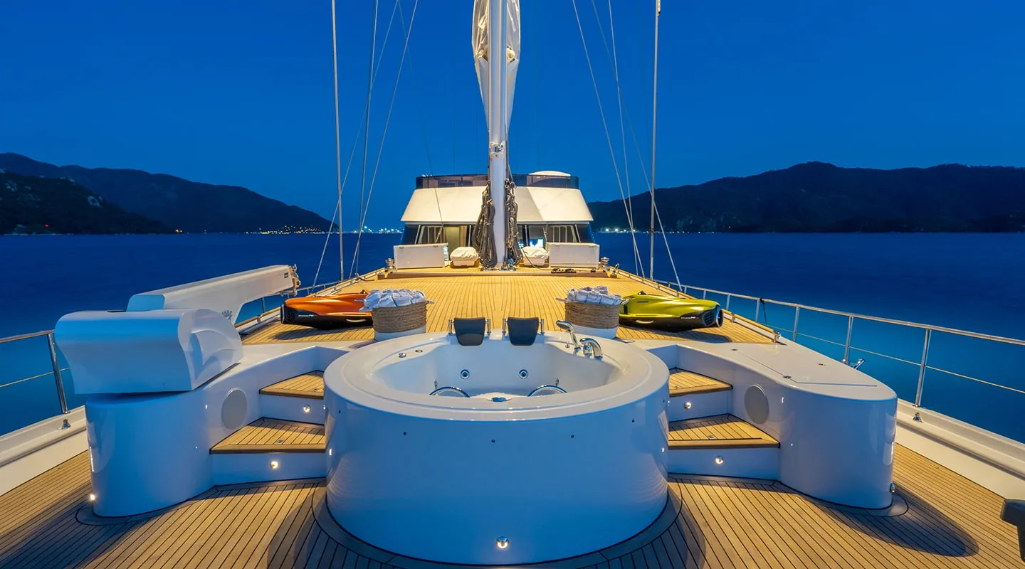 GOOD LIFE Bow deck