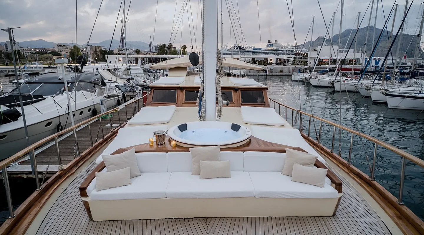 HANDE CAPO GALERA Bow deck
