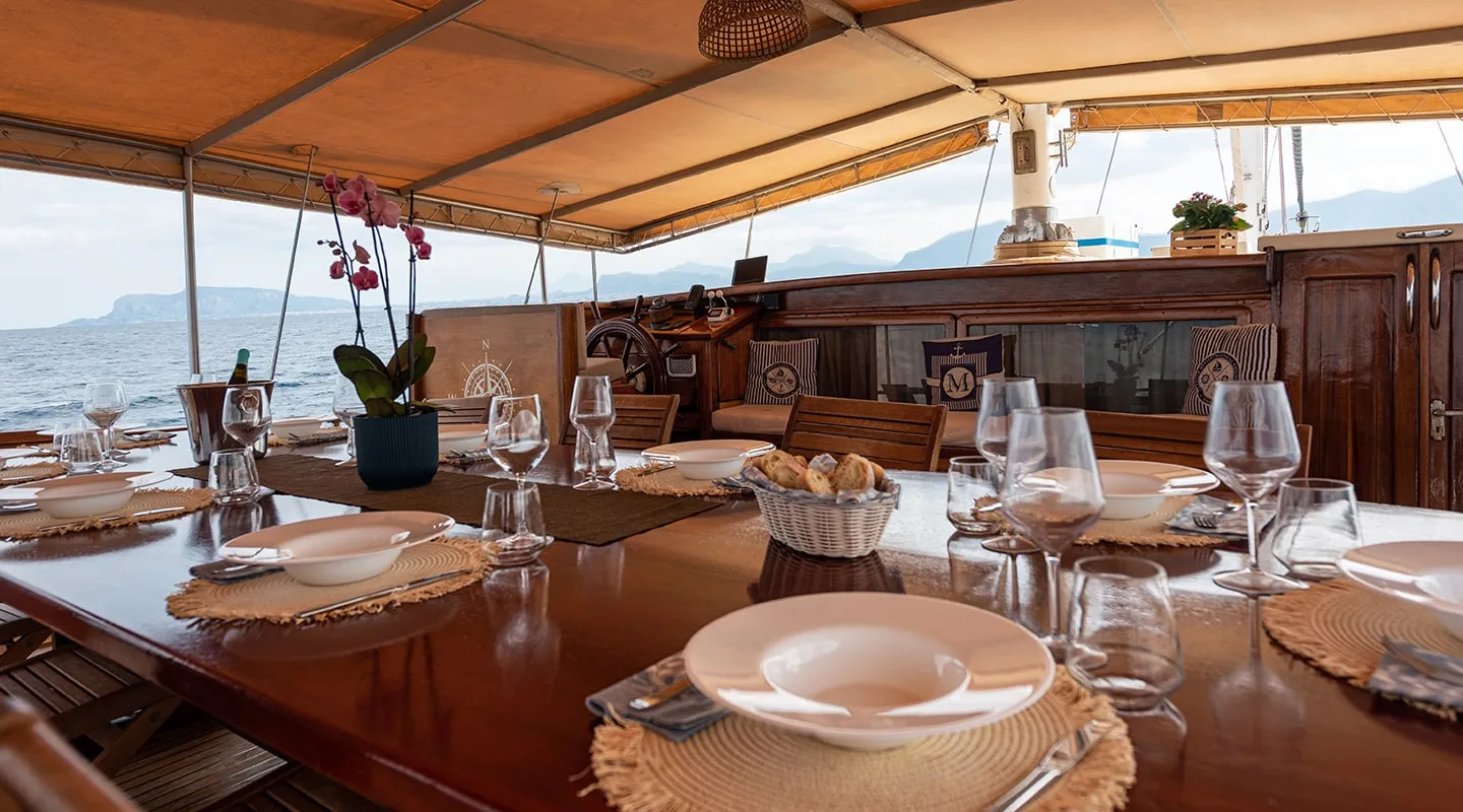 HANDE CAPO GALERA Table decoration