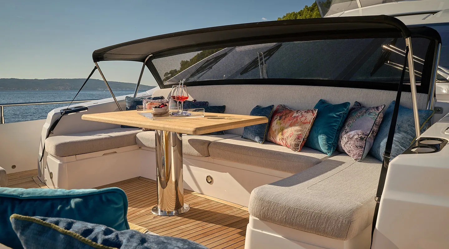 HIDEAWAY Bow deck