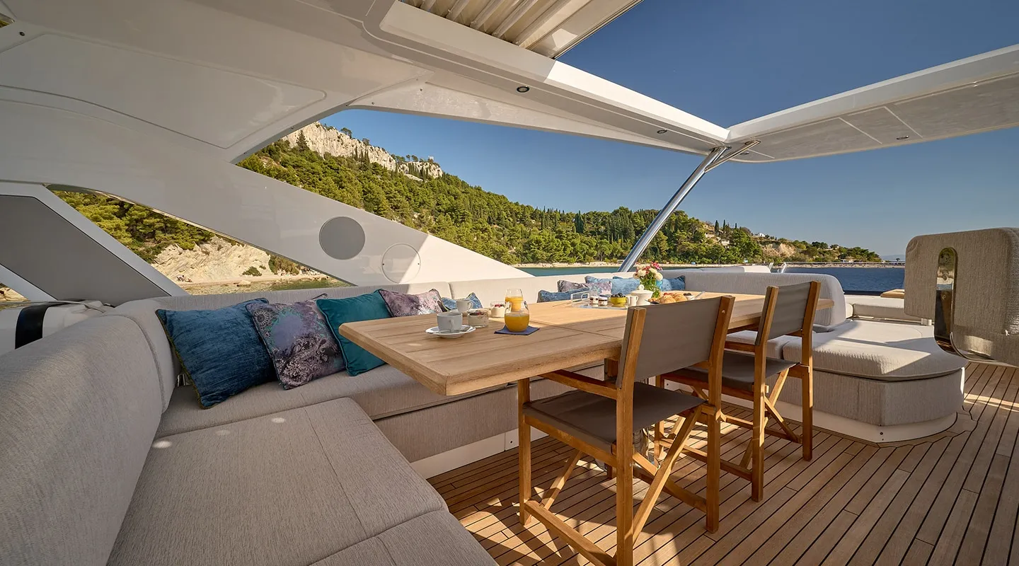 HIDEAWAY Flybridge