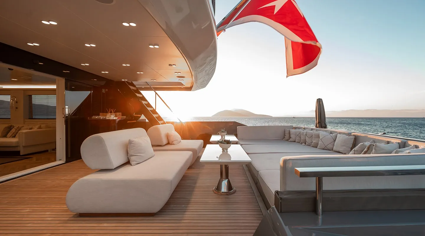 ILLUSION II Aft deck