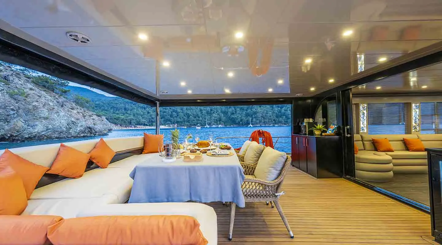 JUNIOR SIMAY Aft deck