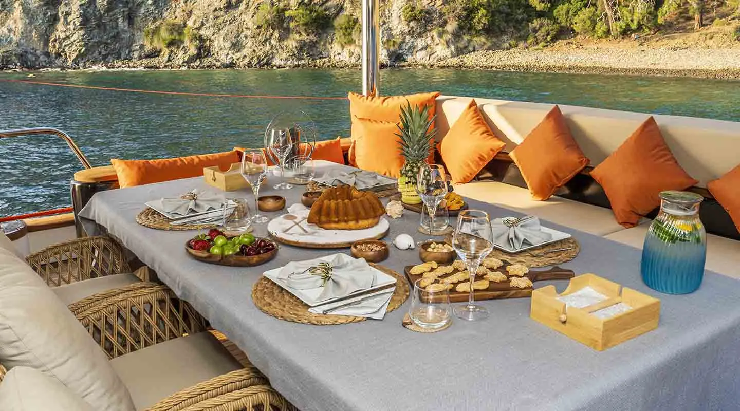 JUNIOR SIMAY Alfresco dinning