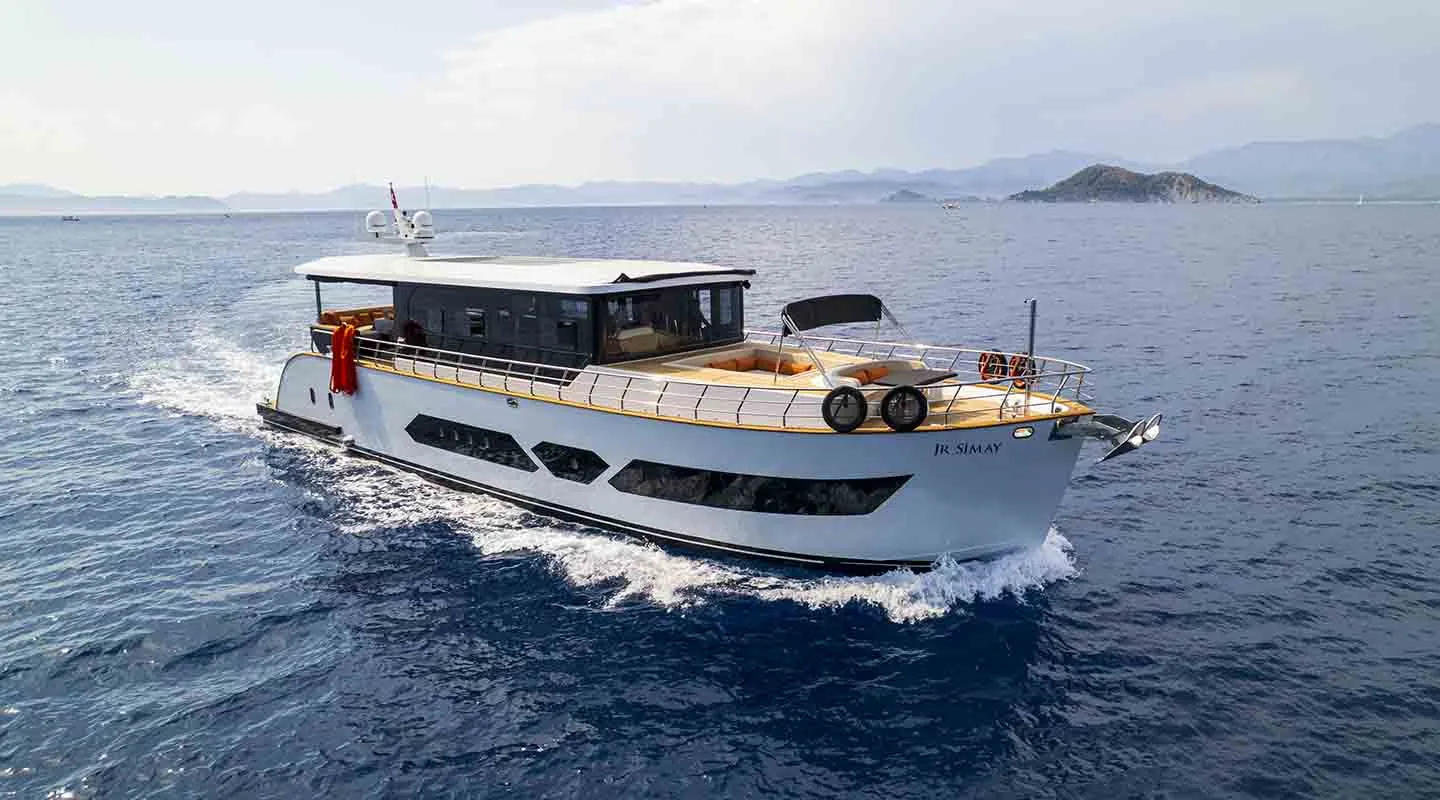 JUNIOR SIMAY Cruising