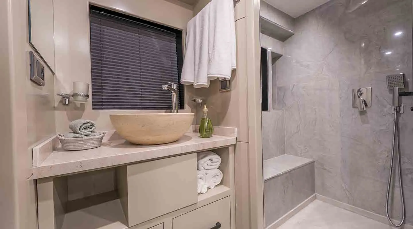 JUNIOR SIMAY Triple stateroom ensuite