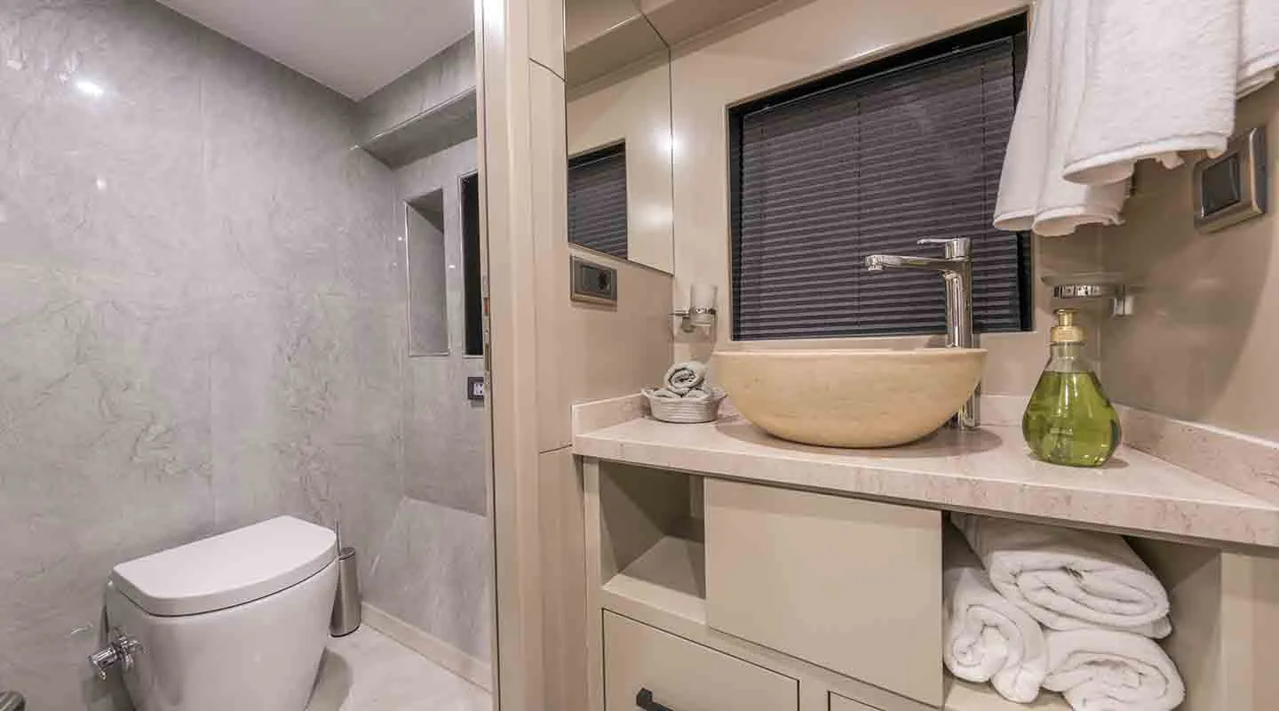 JUNIOR SIMAY Triple stateroom ensuite