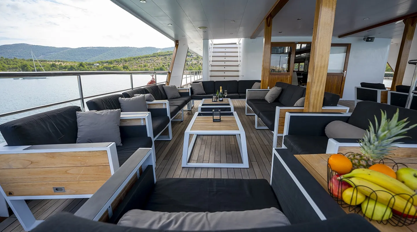 KARIZMA Lounge area