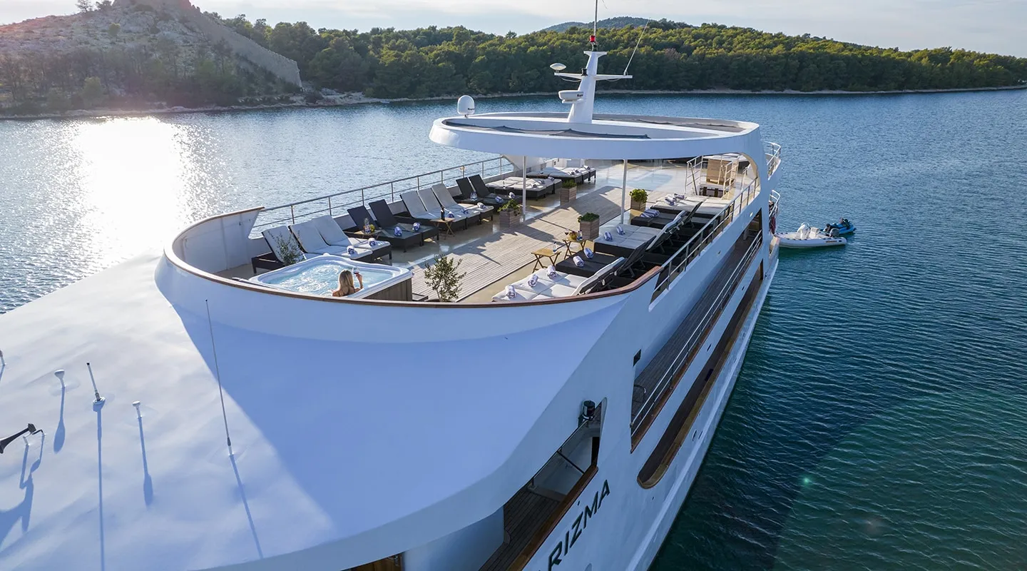 KARIZMA Sun deck