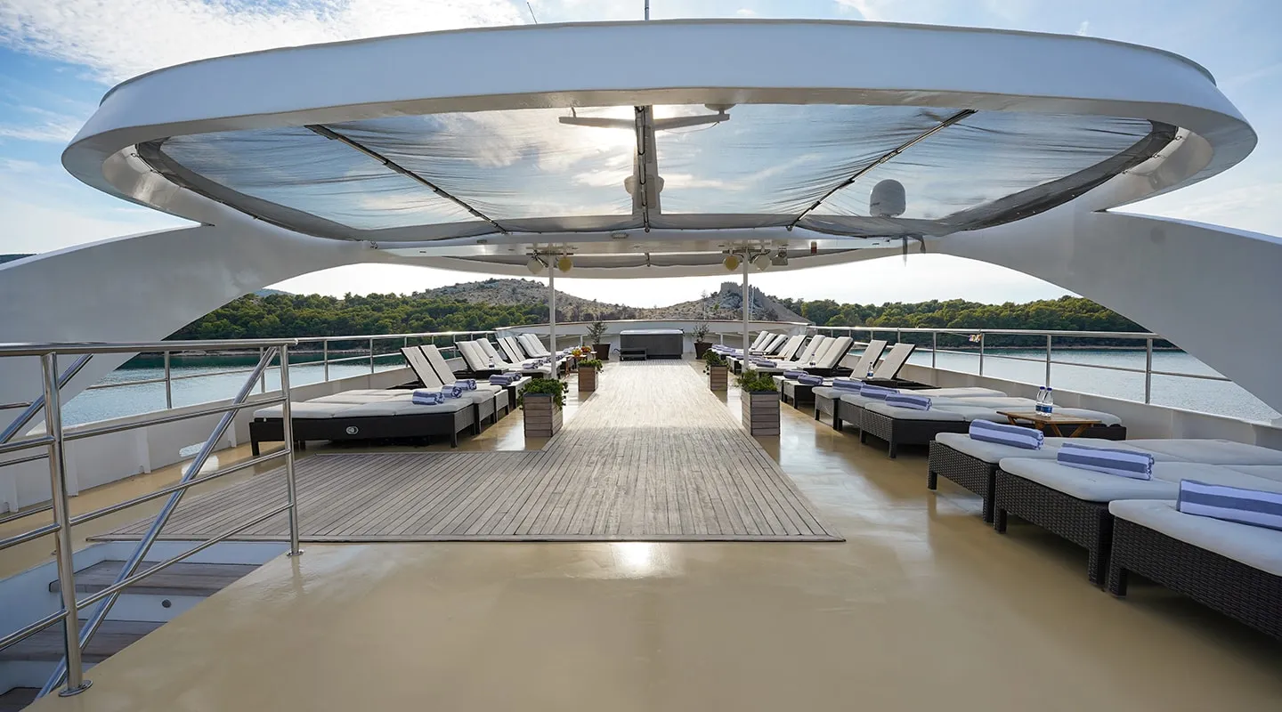 KARIZMA Sun deck