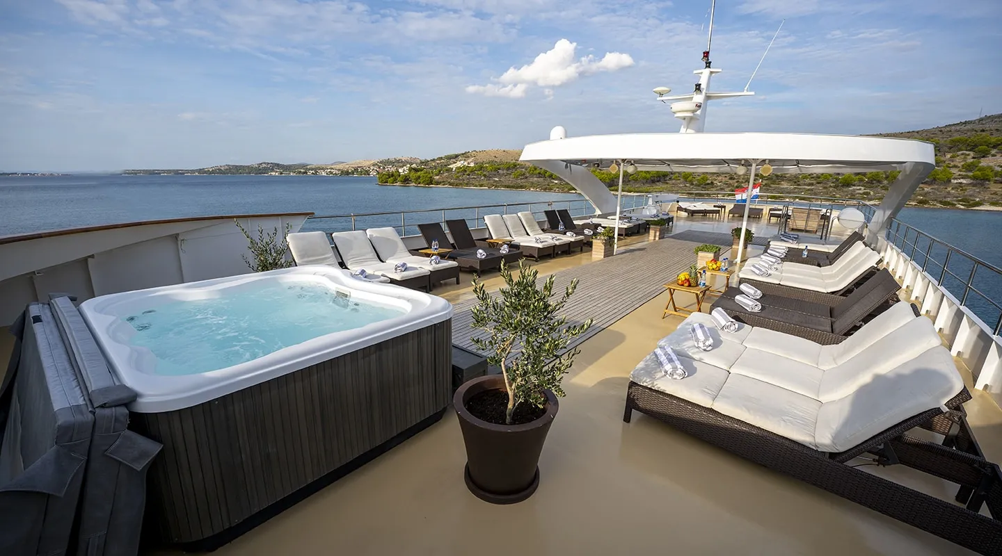 KARIZMA Sun deck