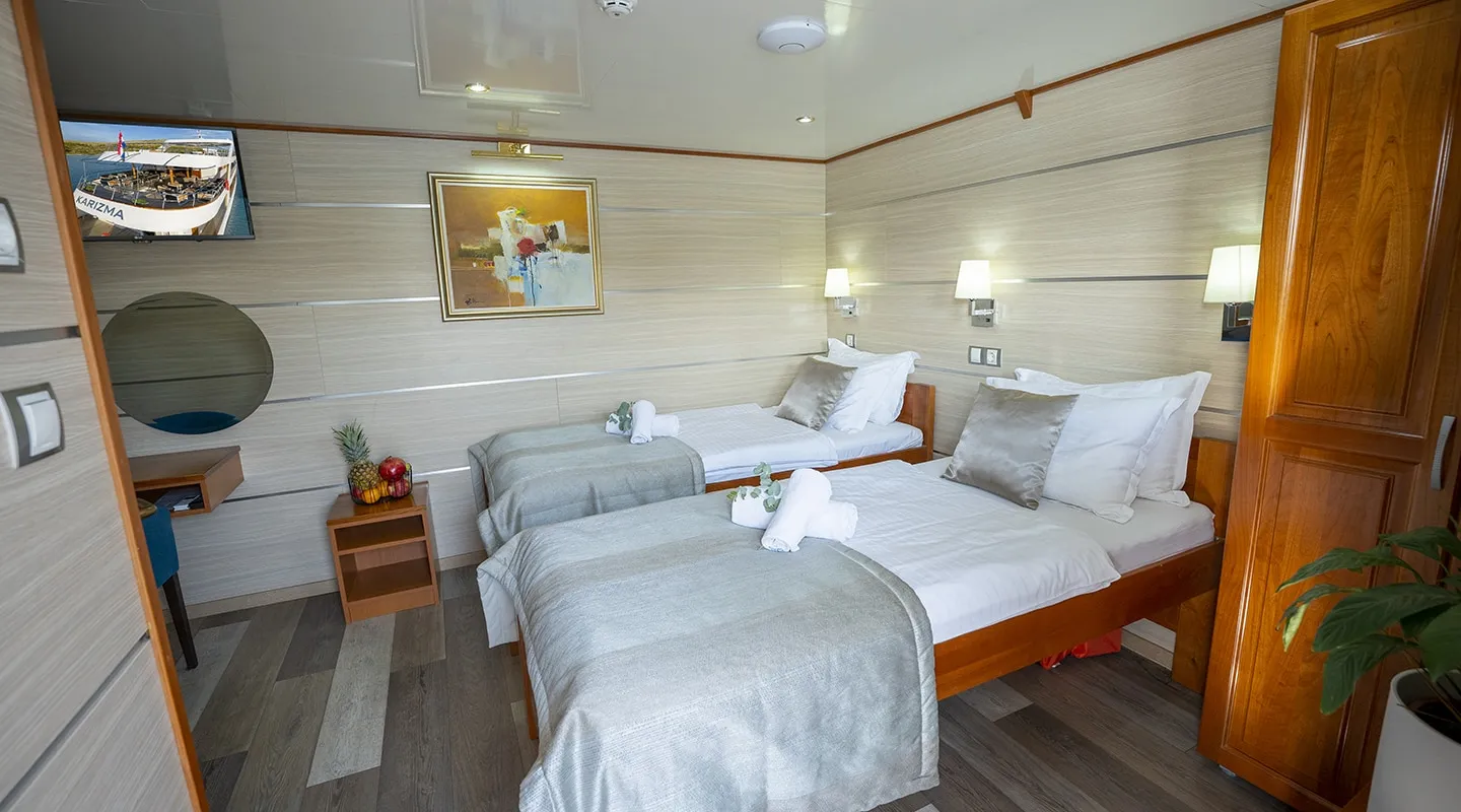 KARIZMA Twin cabin