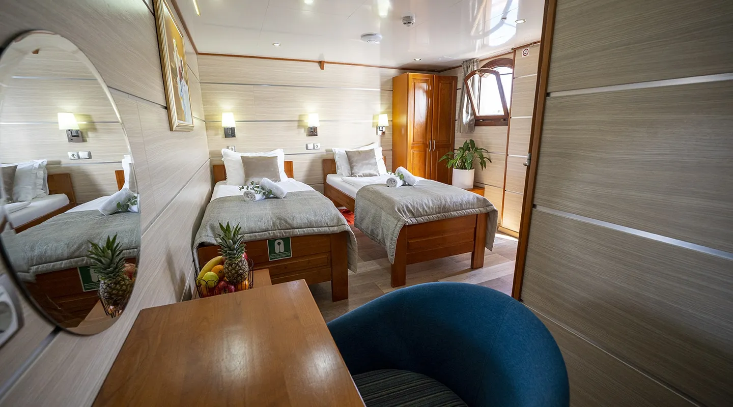 KARIZMA Twin cabin