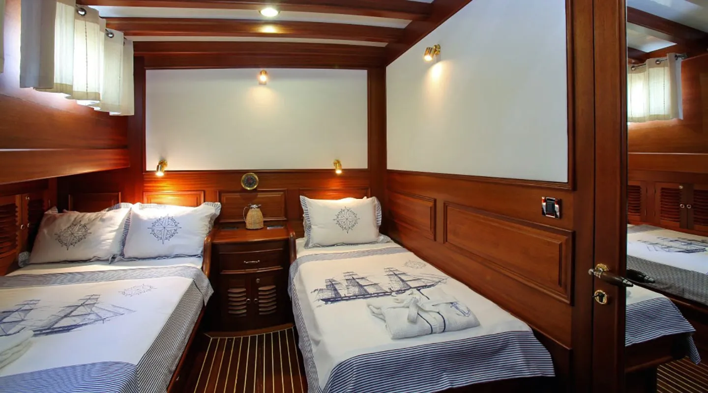 KAYA GUNERI 4 Twin cabin