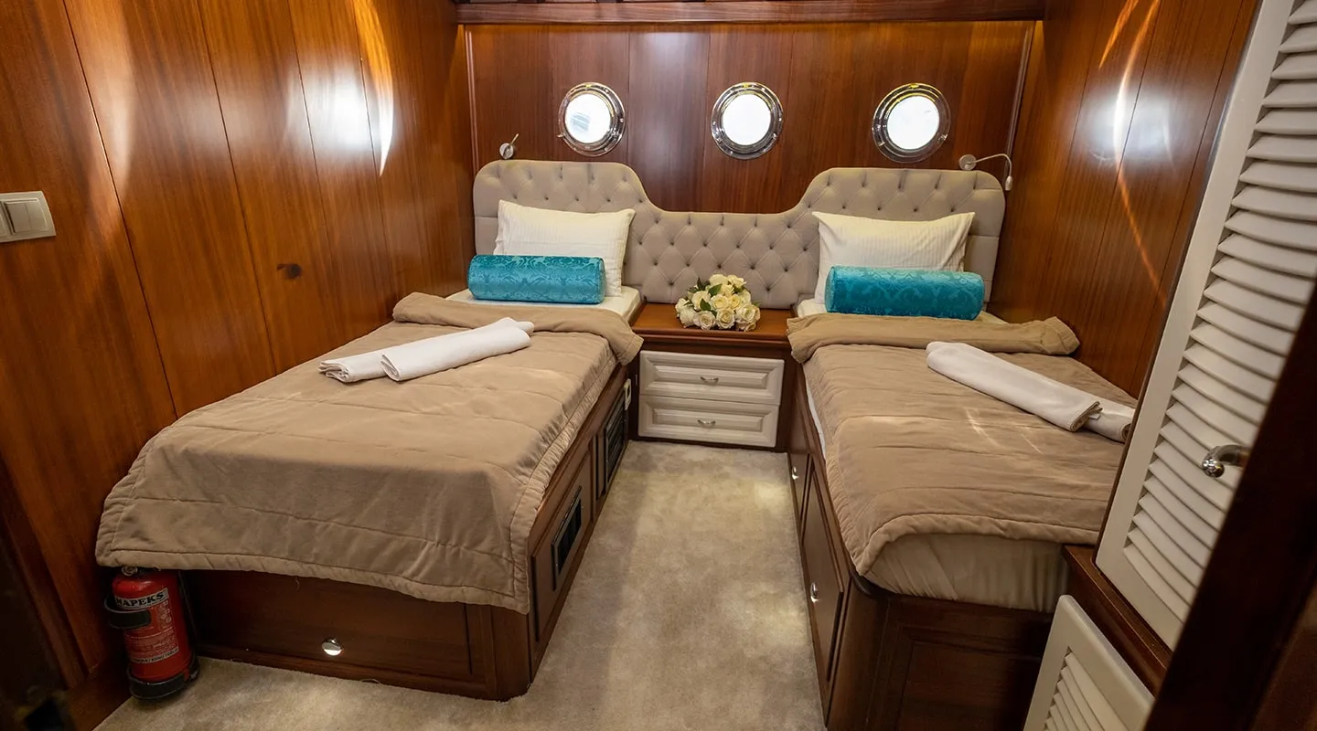 KAYHAN 11 Twin cabin