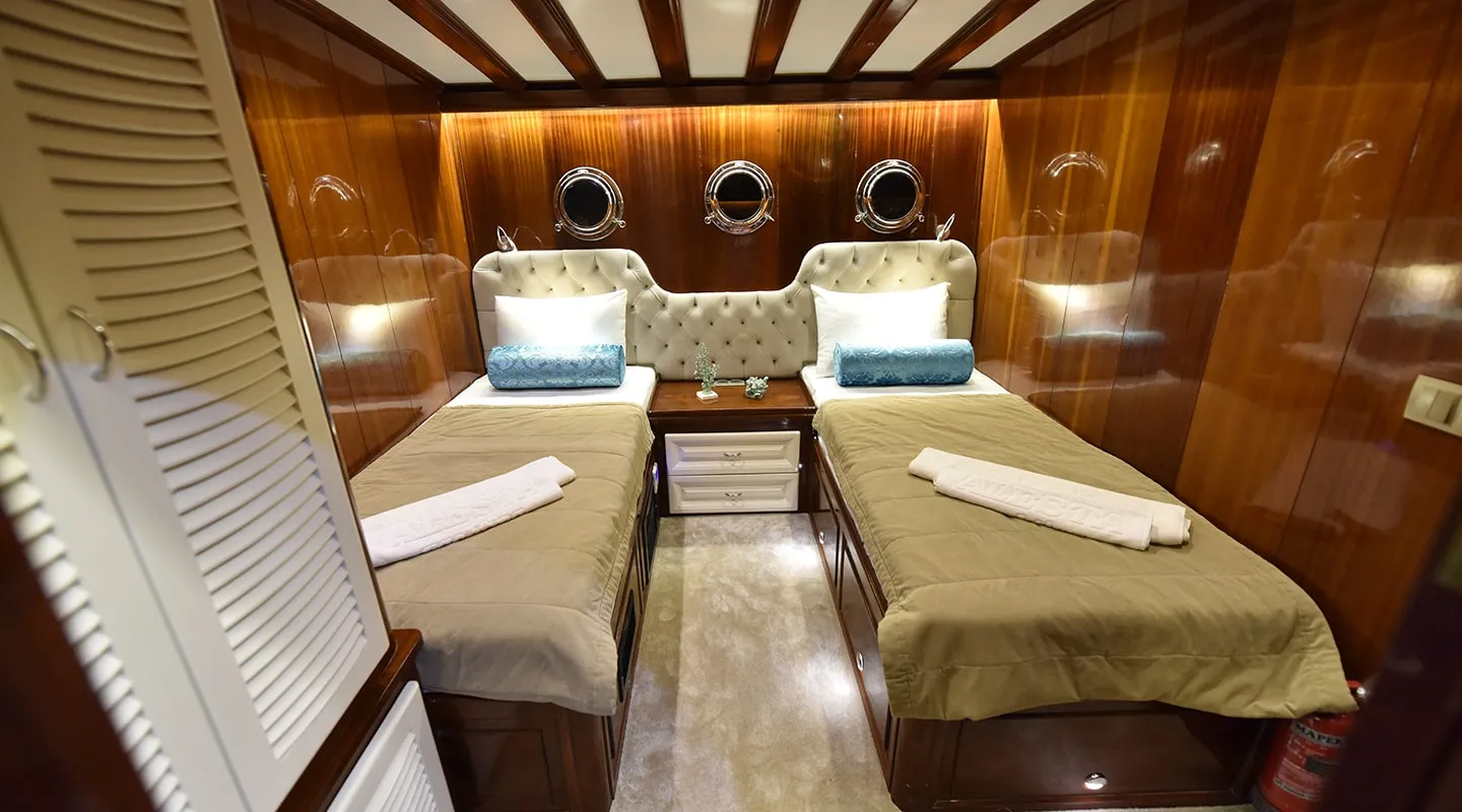 KAYHAN 11 Twin cabin