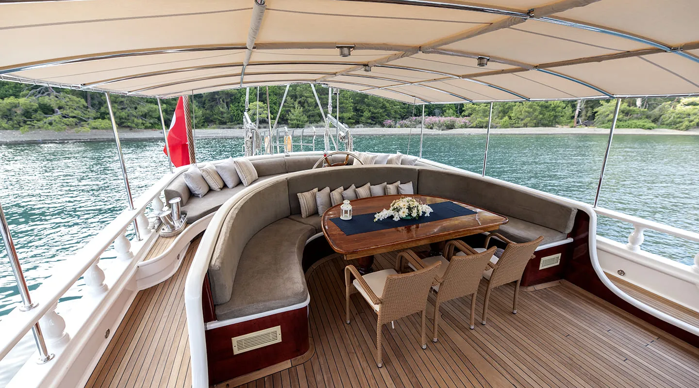 KAYHAN 5 Aft deck