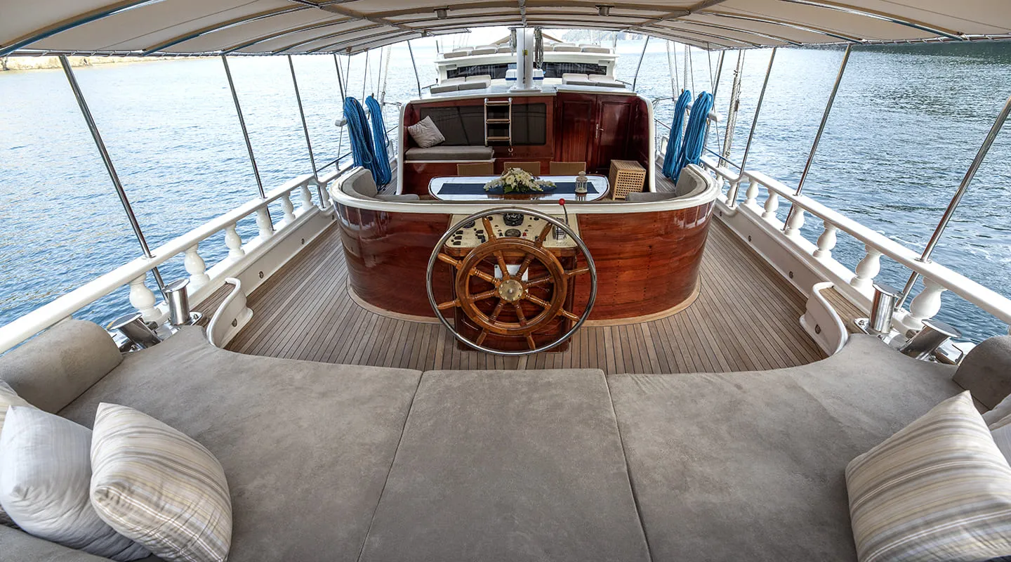 KAYHAN 5 Aft deck