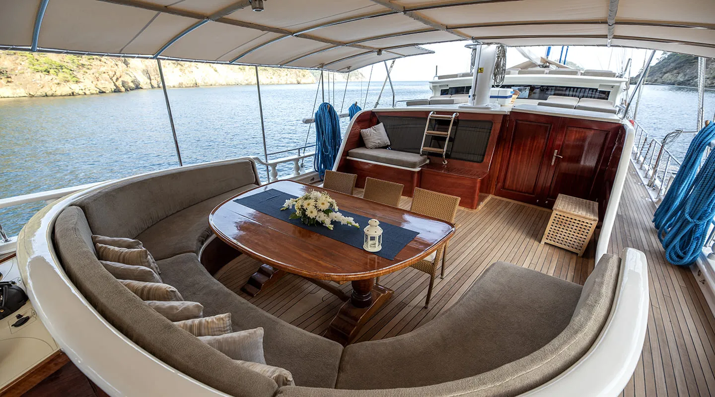 KAYHAN 5 Aft deck