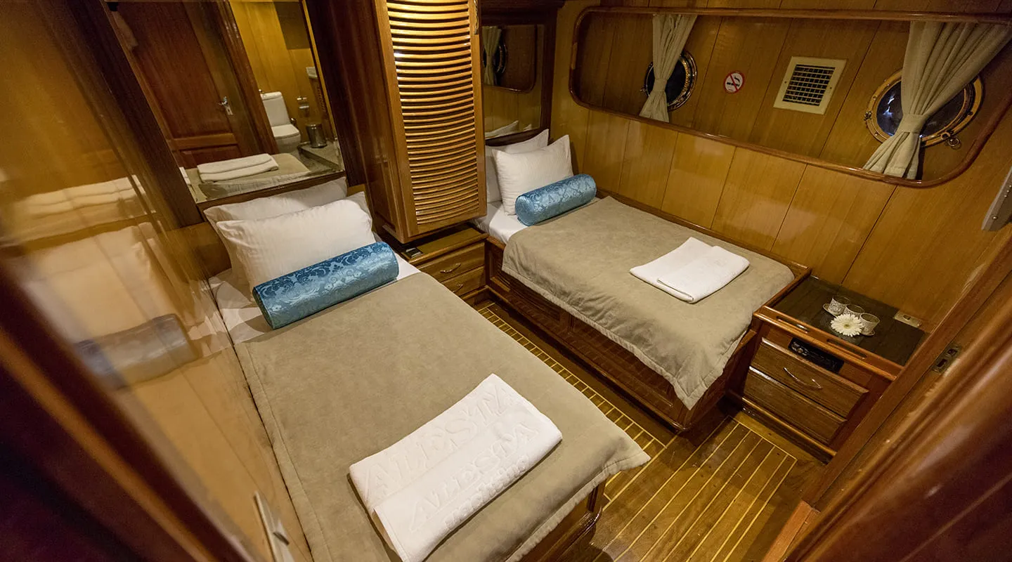 KAYHAN 5 Twin cabin