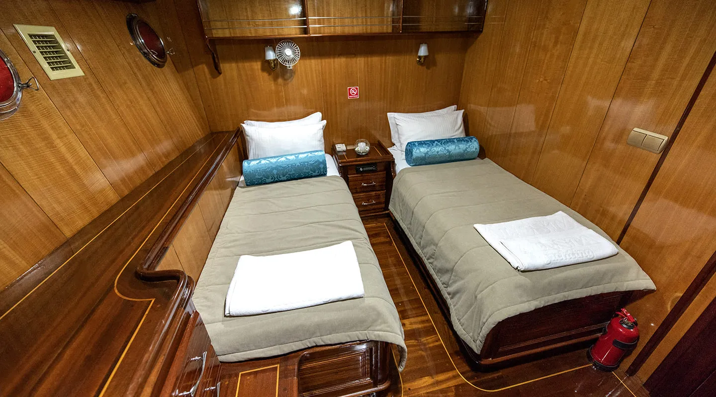 KAYHAN 8 Twin cabin