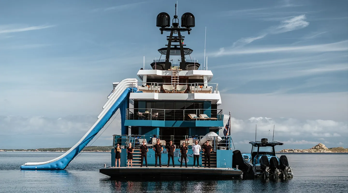 KING BENJI Anchored