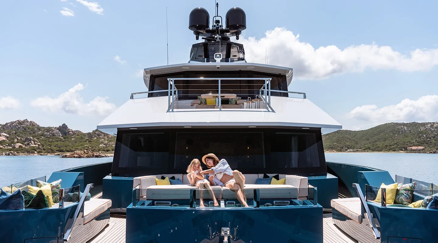 KING BENJI Bow deck