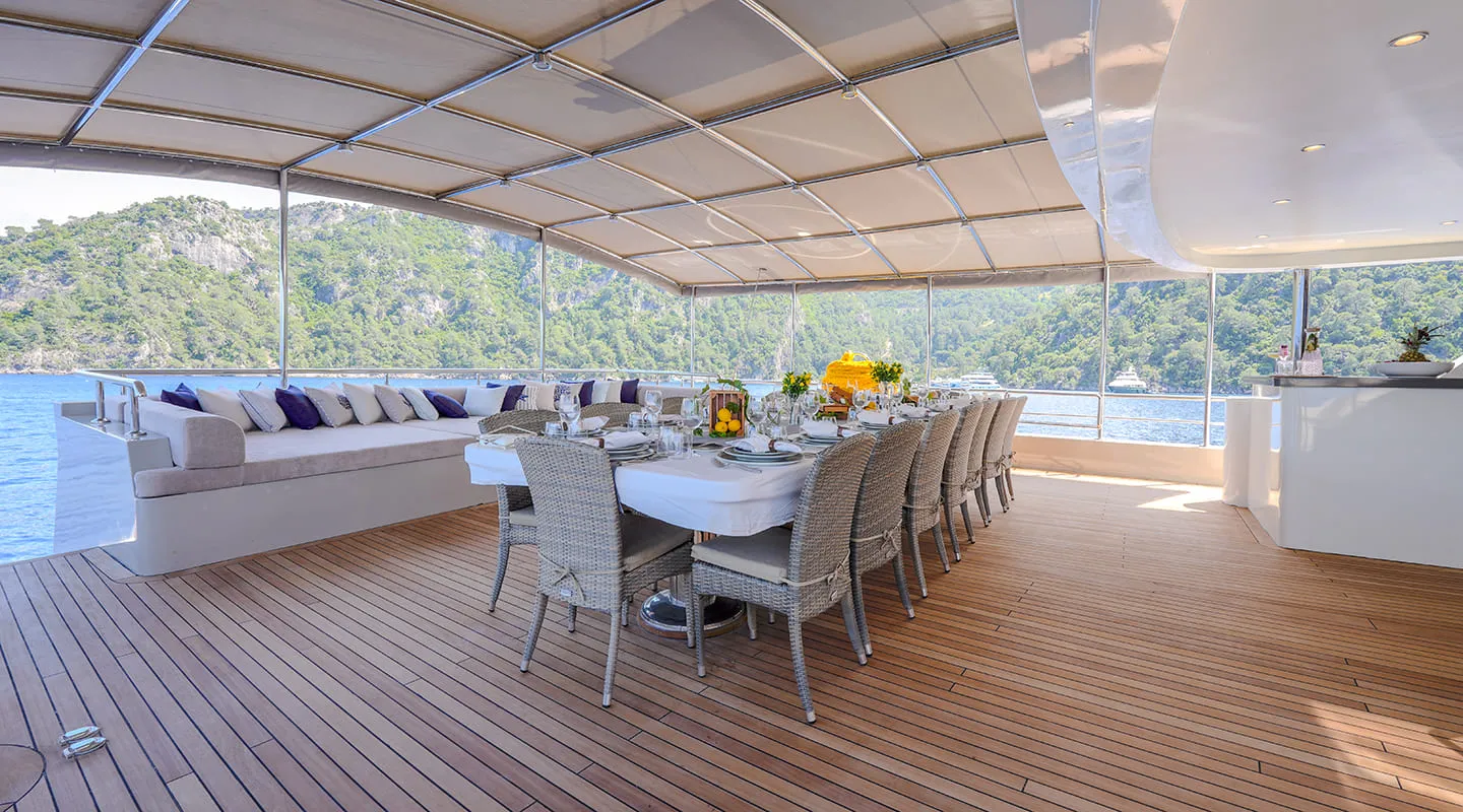 KING OF THE SEA Aft deck
