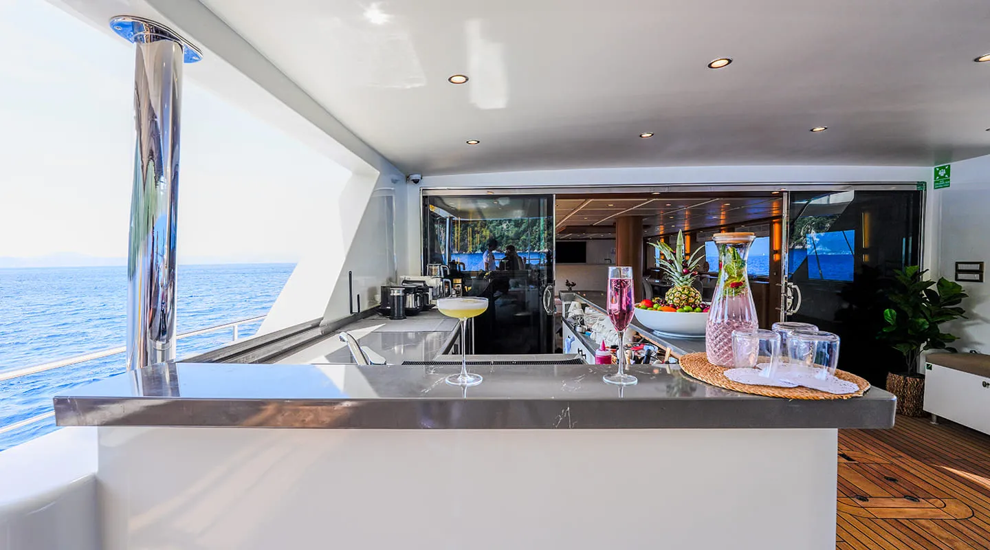 KING OF THE SEA Aft deck bar