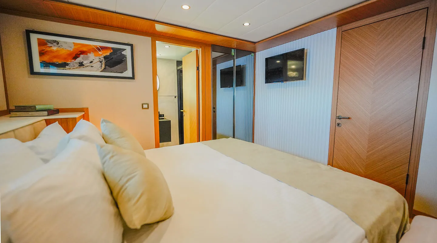 KING OF THE SEA Double cabin
