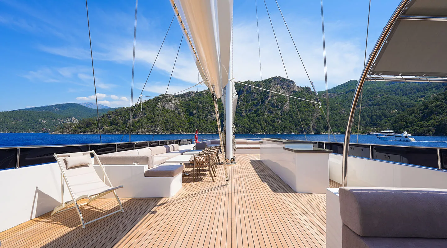 KING OF THE SEA Sun deck