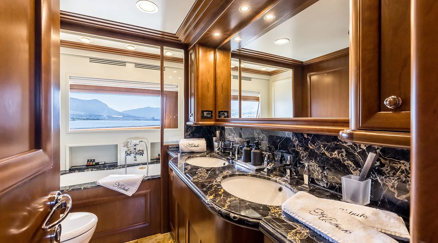 KLOBUK Ensuite Master stateroom