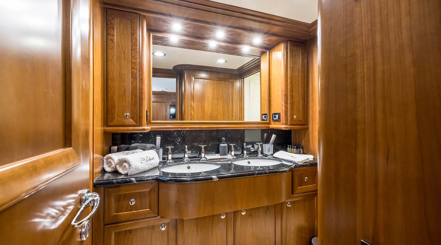 KLOBUK Ensuite VIP stateroom